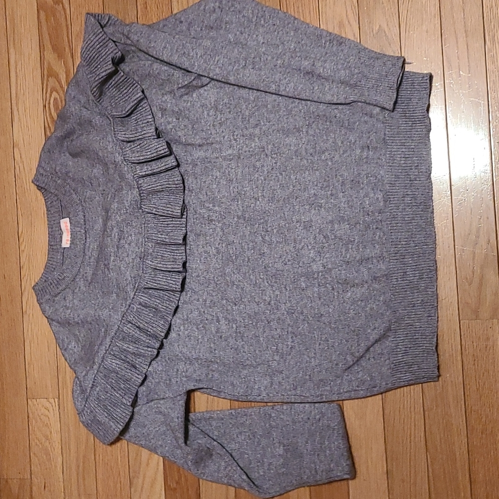 Sweater with ruffles
